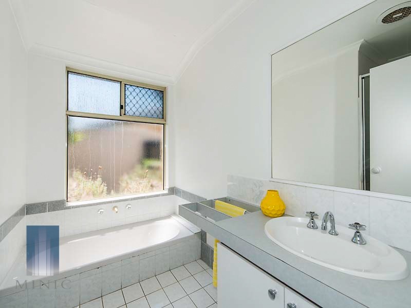 3/2 Braibrise Road, Wilson WA 6107