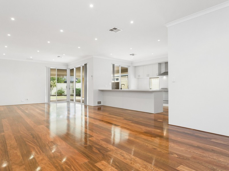 7 KINSALE PARKWAY, Canning Vale WA 6155