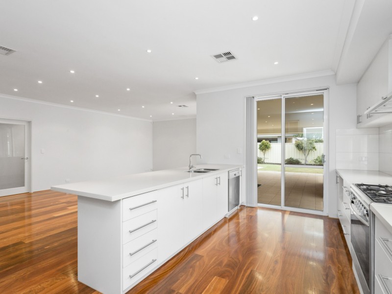 7 KINSALE PARKWAY, Canning Vale WA 6155