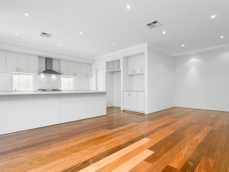 7 KINSALE PARKWAY, Canning Vale WA 6155