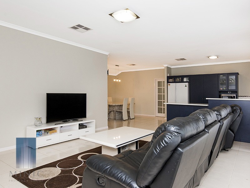 51 Aurora Drive, Atwell WA 6164