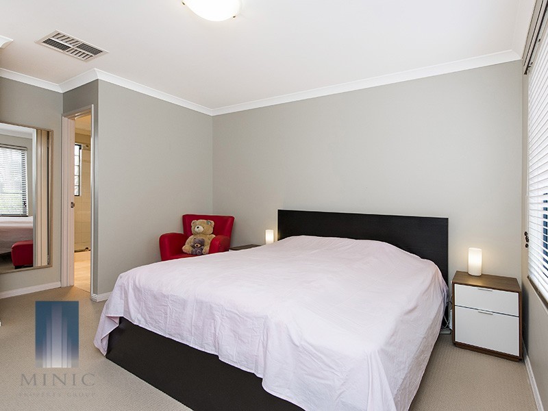 51 Aurora Drive, Atwell WA 6164