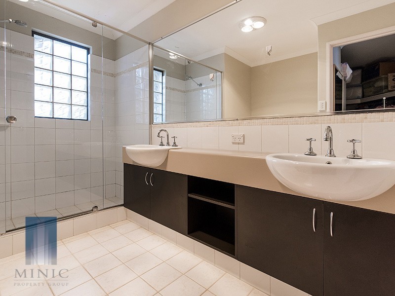 51 Aurora Drive, Atwell WA 6164