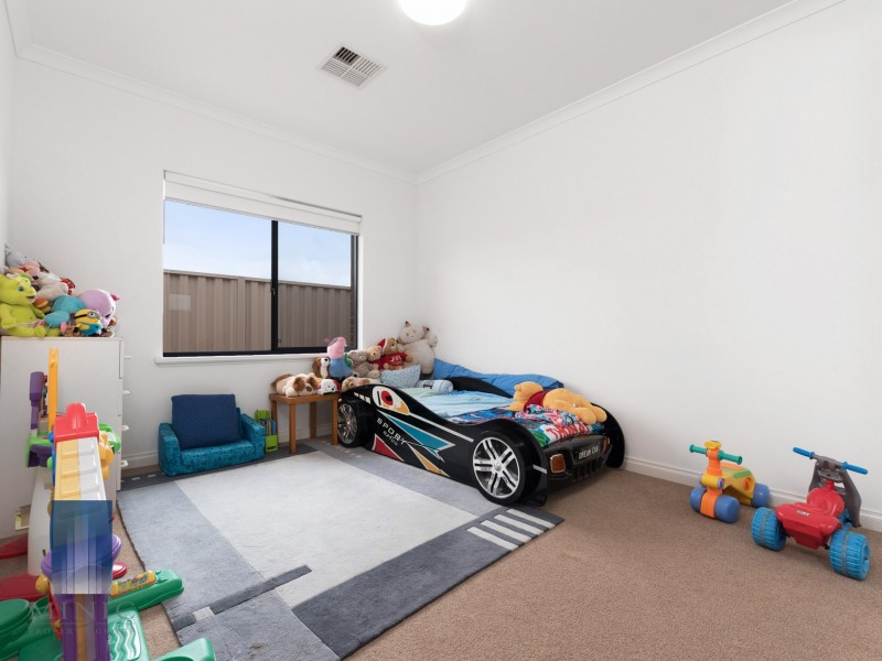 84 Waterfoot Loop, Canning Vale WA 6155