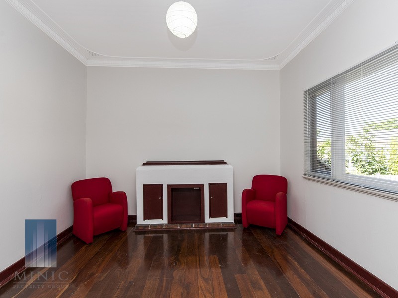 16 Dora Street, Queens Park WA 6107