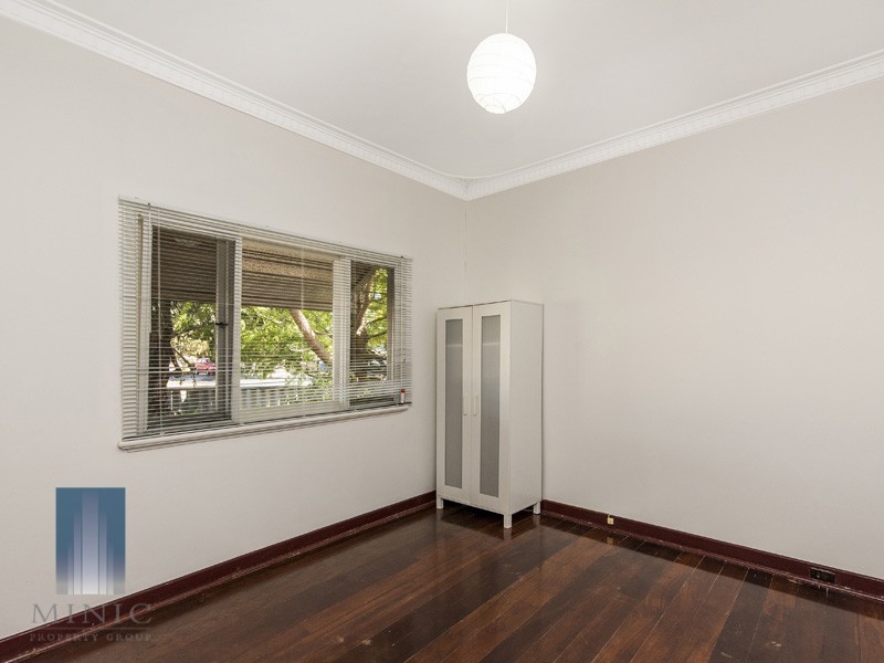 16 Dora Street, Queens Park WA 6107