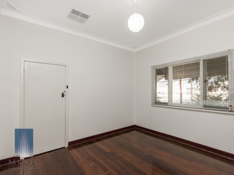 16 Dora Street, Queens Park WA 6107