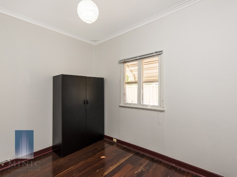 16 Dora Street, Queens Park WA 6107