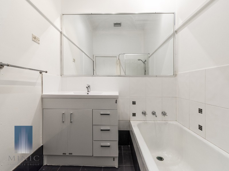 16 Dora Street, Queens Park WA 6107