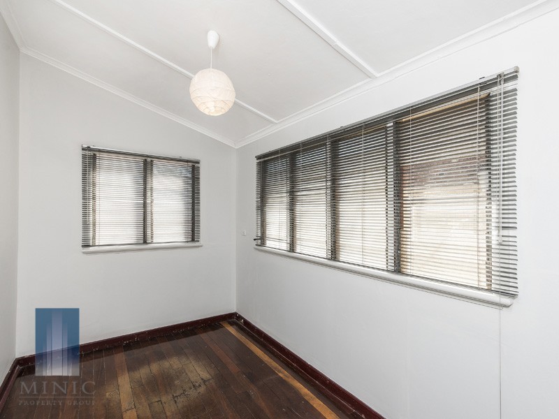 16 Dora Street, Queens Park WA 6107