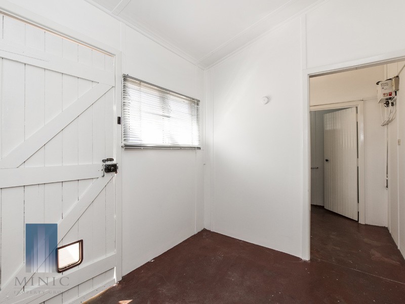 16 Dora Street, Queens Park WA 6107