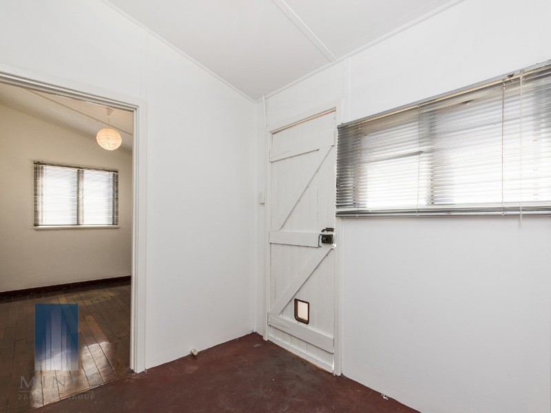 16 Dora Street, Queens Park WA 6107