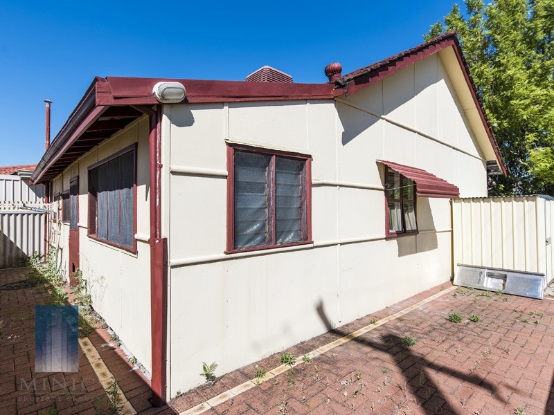 16 Dora Street, Queens Park WA 6107