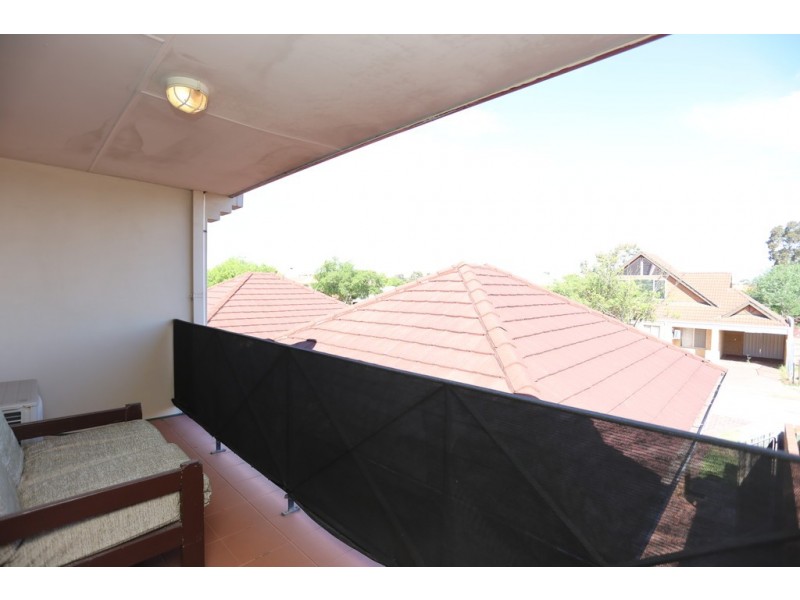 2/20 Gochean Avenue, Bentley WA 6102