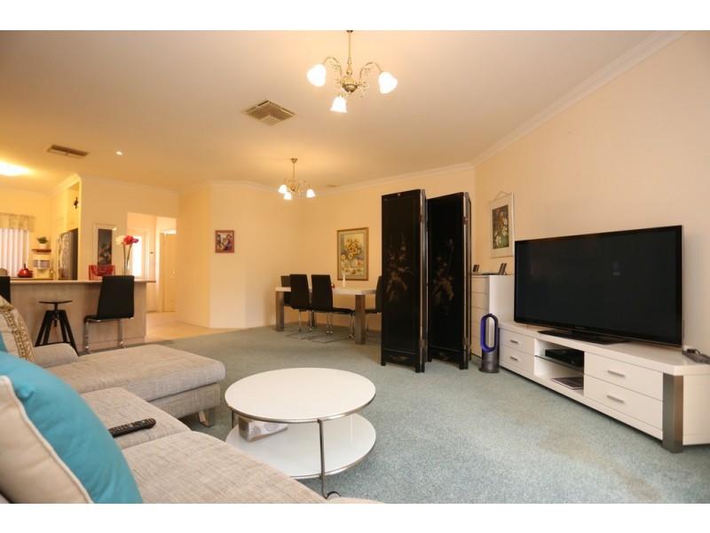 2/9 Lowry Street, Shelley WA 6148