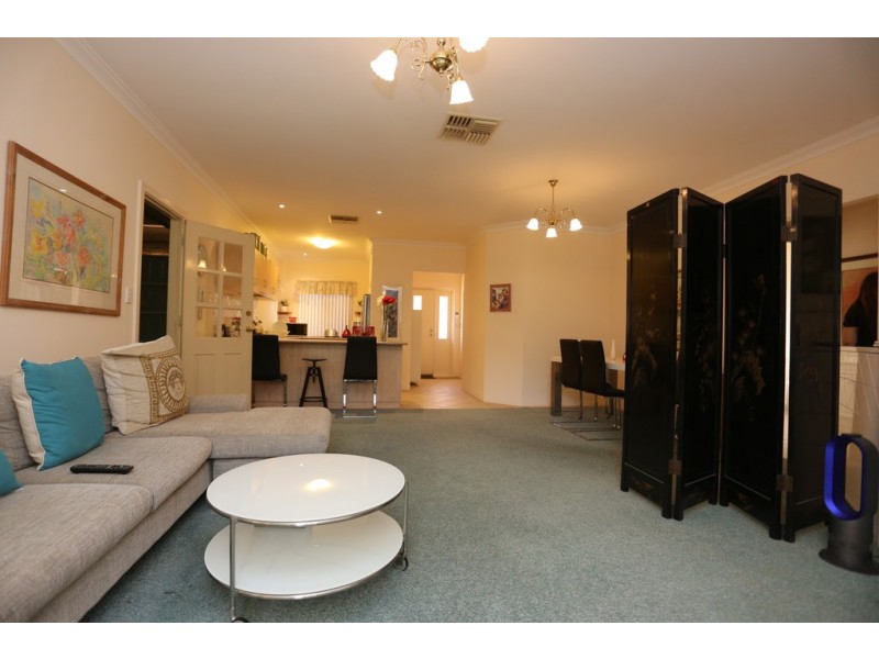 2/9 Lowry Street, Shelley WA 6148