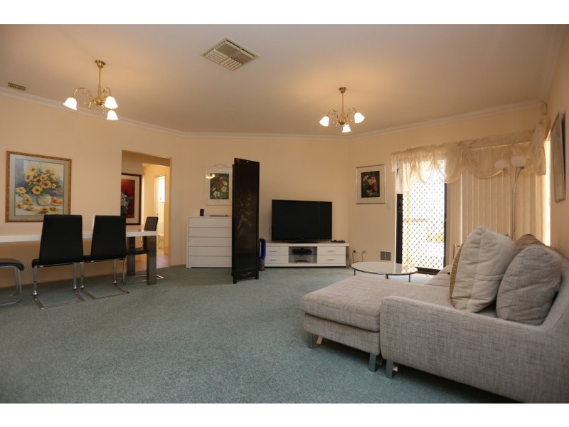 2/9 Lowry Street, Shelley WA 6148