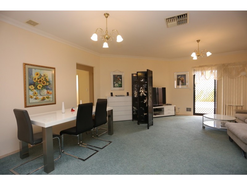 2/9 Lowry Street, Shelley WA 6148