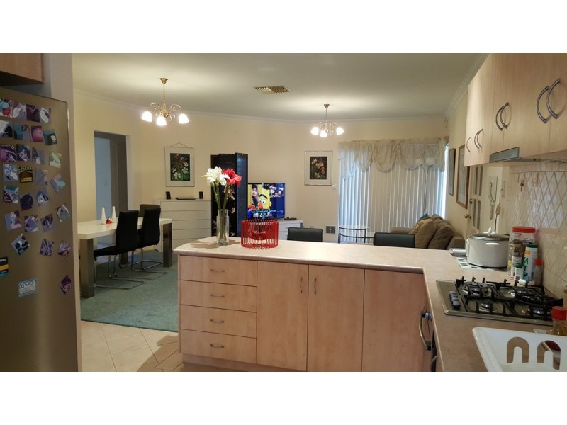 2/9 Lowry Street, Shelley WA 6148