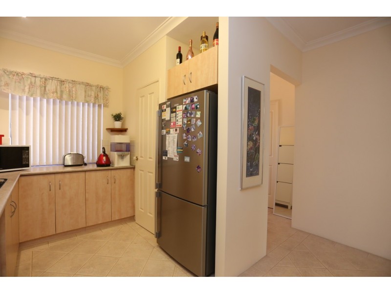 2/9 Lowry Street, Shelley WA 6148