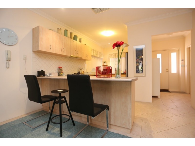 2/9 Lowry Street, Shelley WA 6148