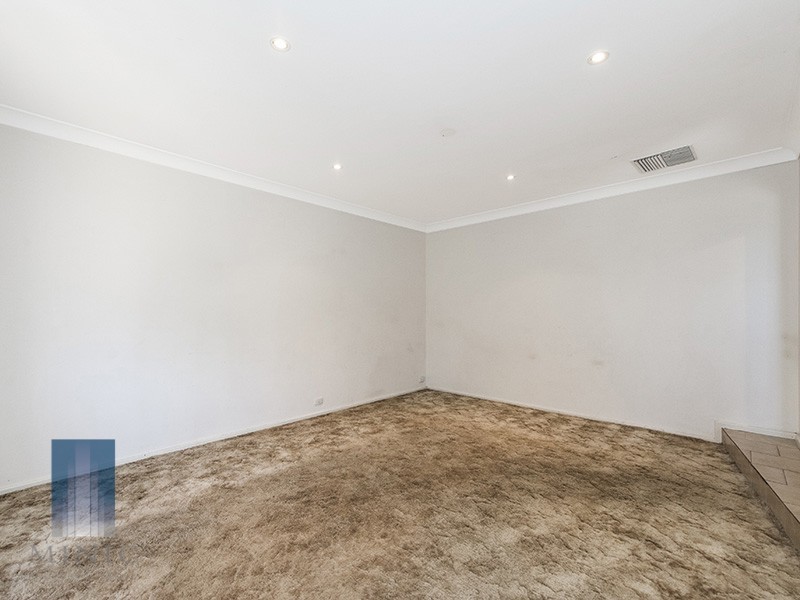 7 Meuller Way, Thornlie WA 6108