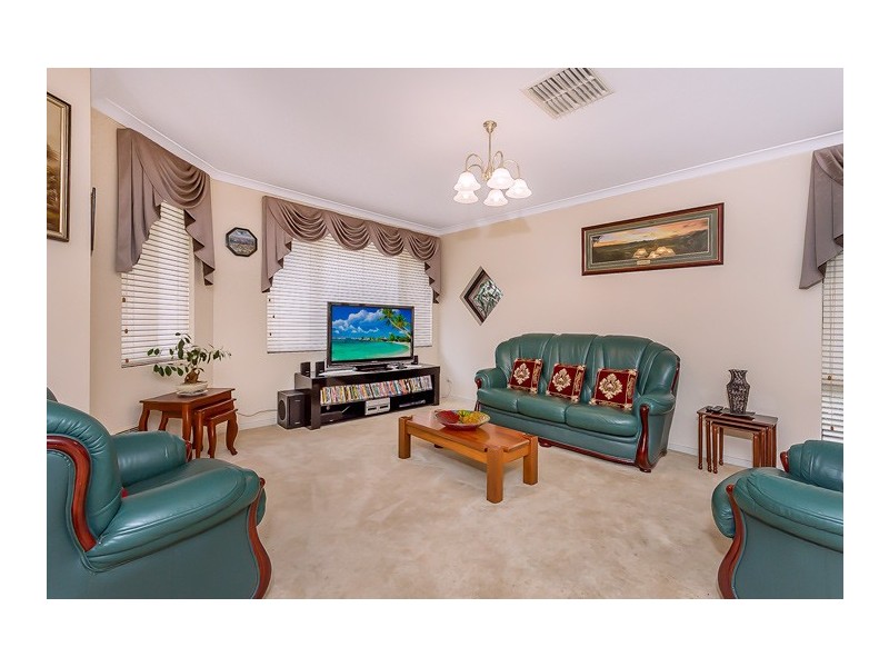 12 Silvereye Close, East Cannington WA 6107