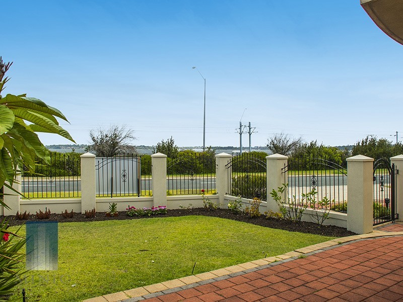 1/168 Melville Parade, Como WA 6152