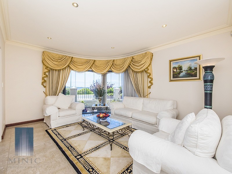 1/168 Melville Parade, Como WA 6152