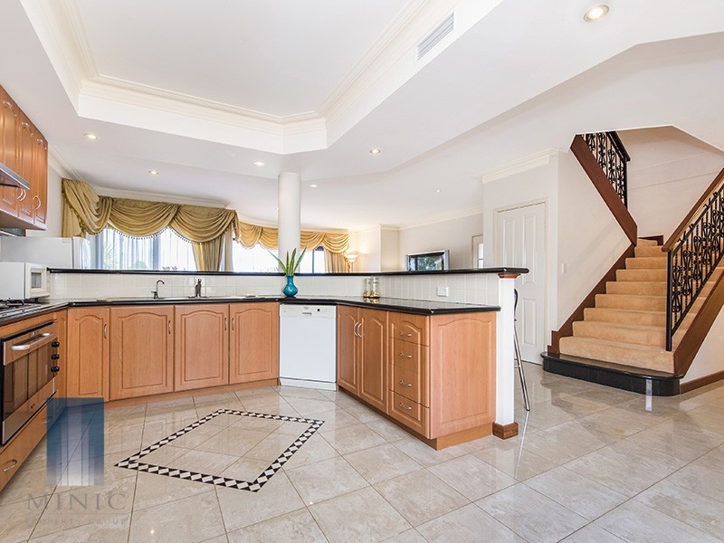 1/168 Melville Parade, Como WA 6152