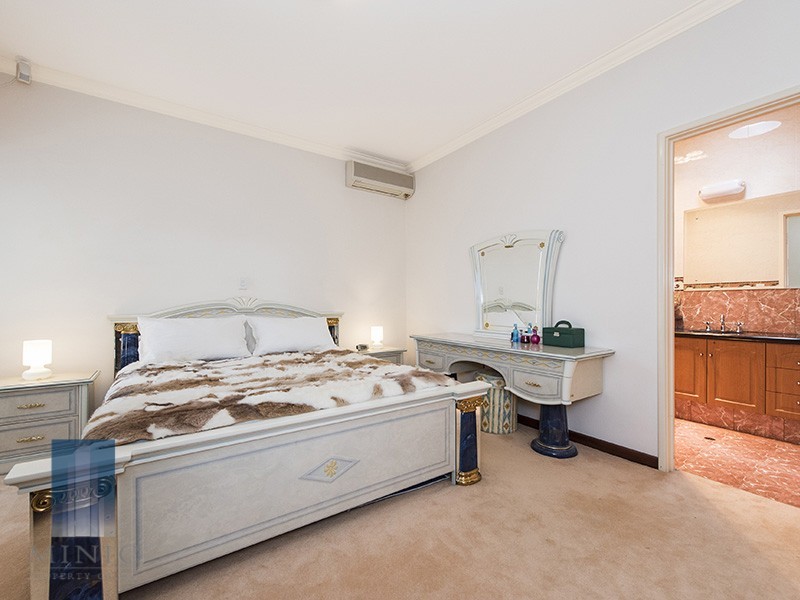 1/168 Melville Parade, Como WA 6152