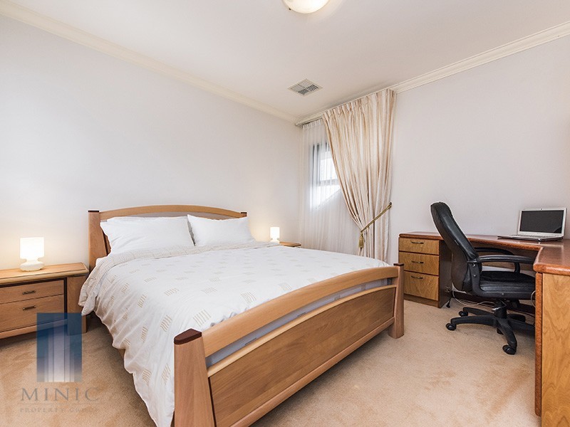 1/168 Melville Parade, Como WA 6152