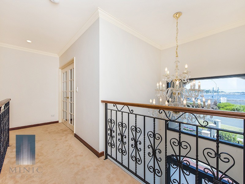 1/168 Melville Parade, Como WA 6152