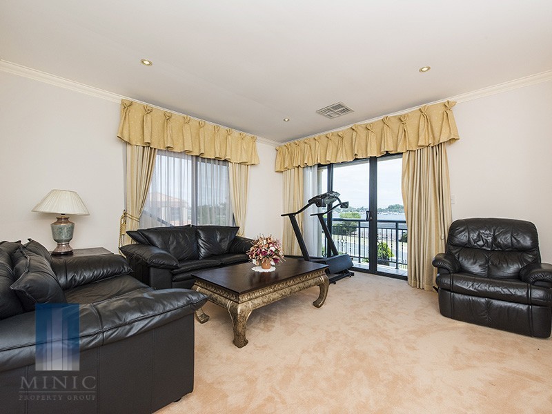 1/168 Melville Parade, Como WA 6152