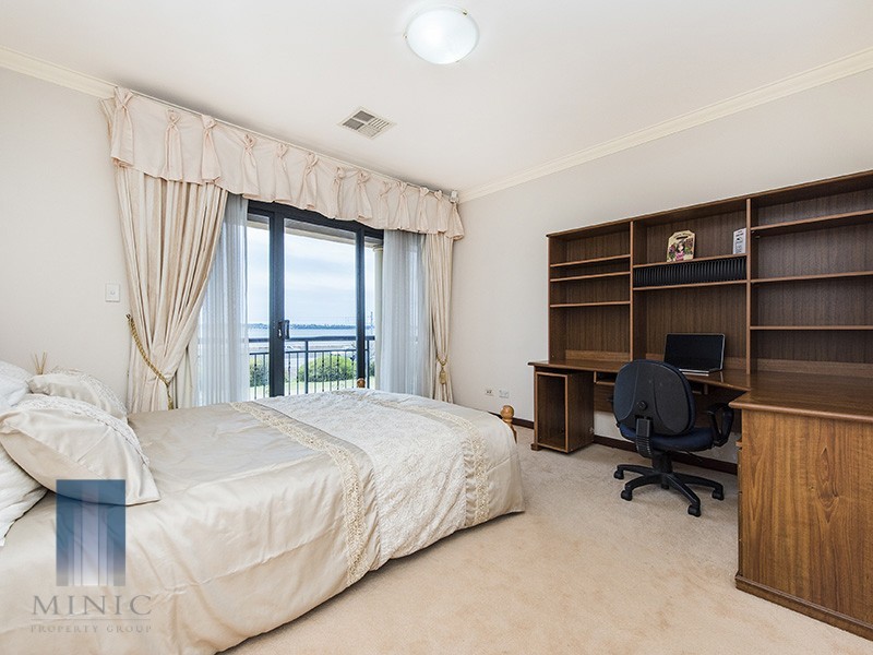 1/168 Melville Parade, Como WA 6152