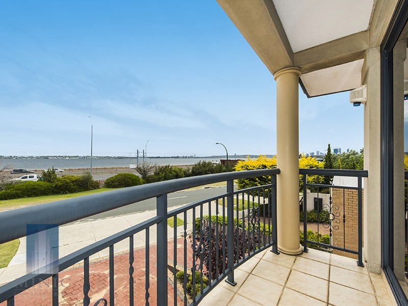 1/168 Melville Parade, Como WA 6152