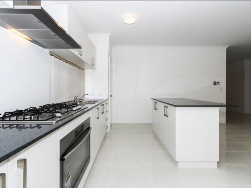 100 Fennell Crescent, Wattle Grove WA 6107