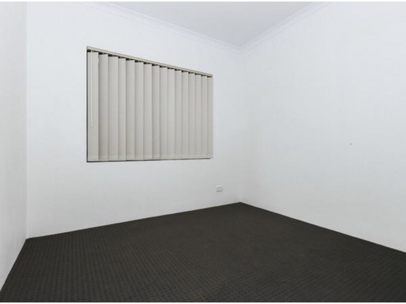 100 Fennell Crescent, Wattle Grove WA 6107