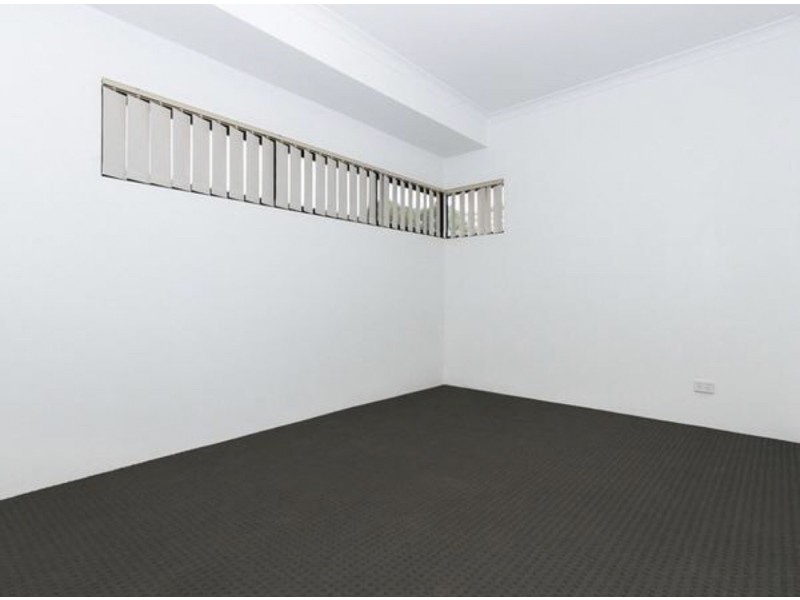 100 Fennell Crescent, Wattle Grove WA 6107