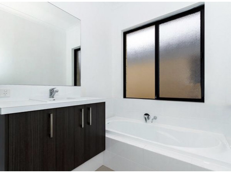 100 Fennell Crescent, Wattle Grove WA 6107