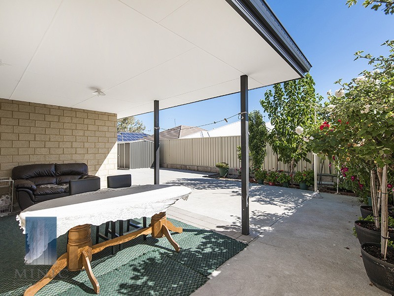100 Fennell Crescent, Wattle Grove WA 6107
