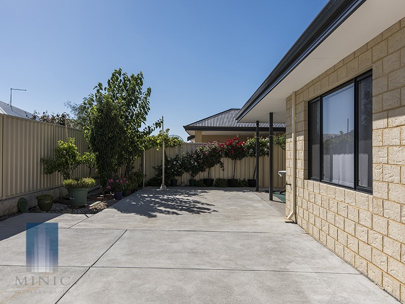 100 Fennell Crescent, Wattle Grove WA 6107