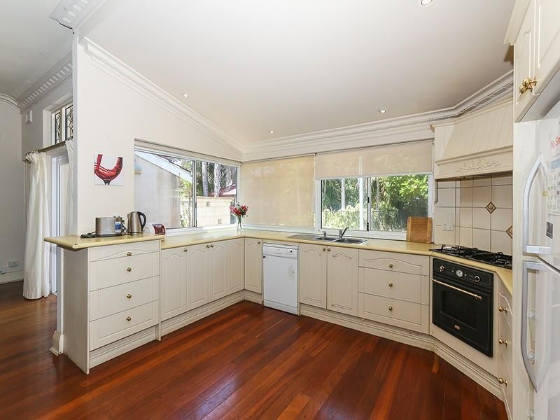 156 Melville Parade, Como WA 6152