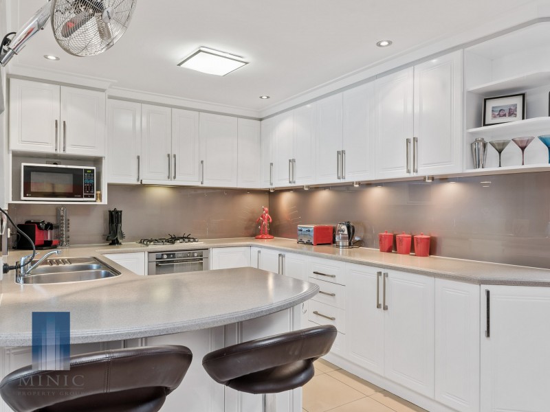 25 Winchester Way, Leeming WA 6149