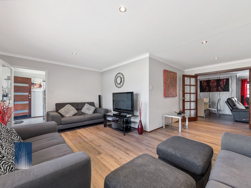 25 Winchester Way, Leeming WA 6149