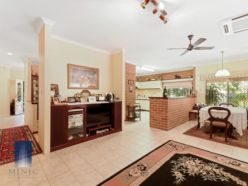 8 Tricourt Grove, Riverton WA 6148