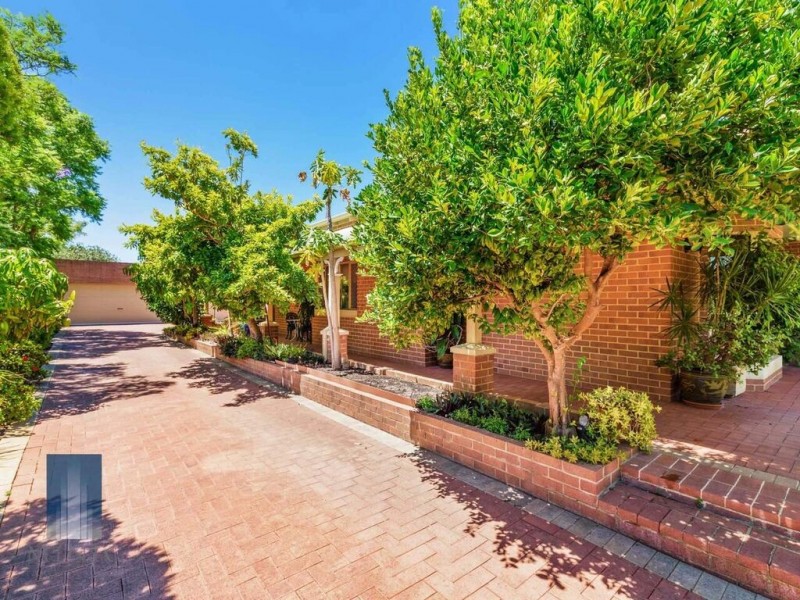 8 Tricourt Grove, Riverton WA 6148