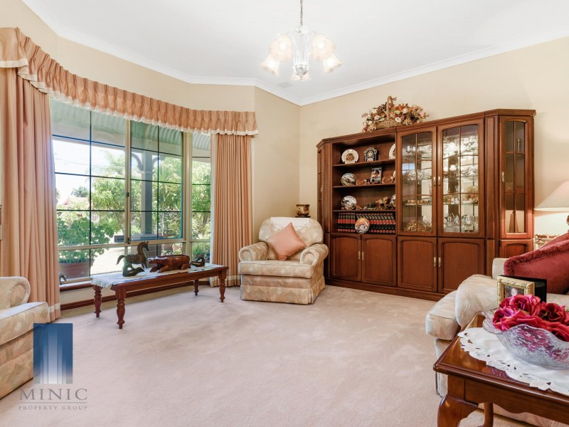 8 Tricourt Grove, Riverton WA 6148