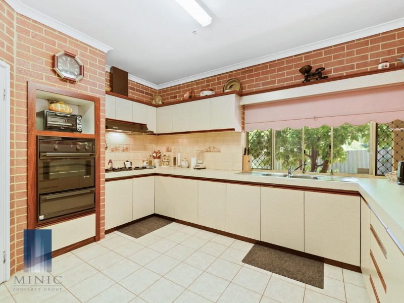 8 Tricourt Grove, Riverton WA 6148