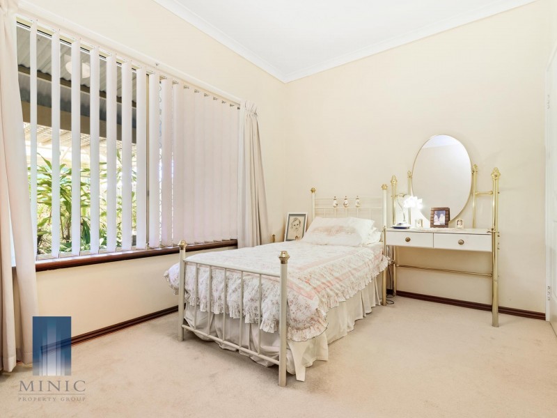 8 Tricourt Grove, Riverton WA 6148